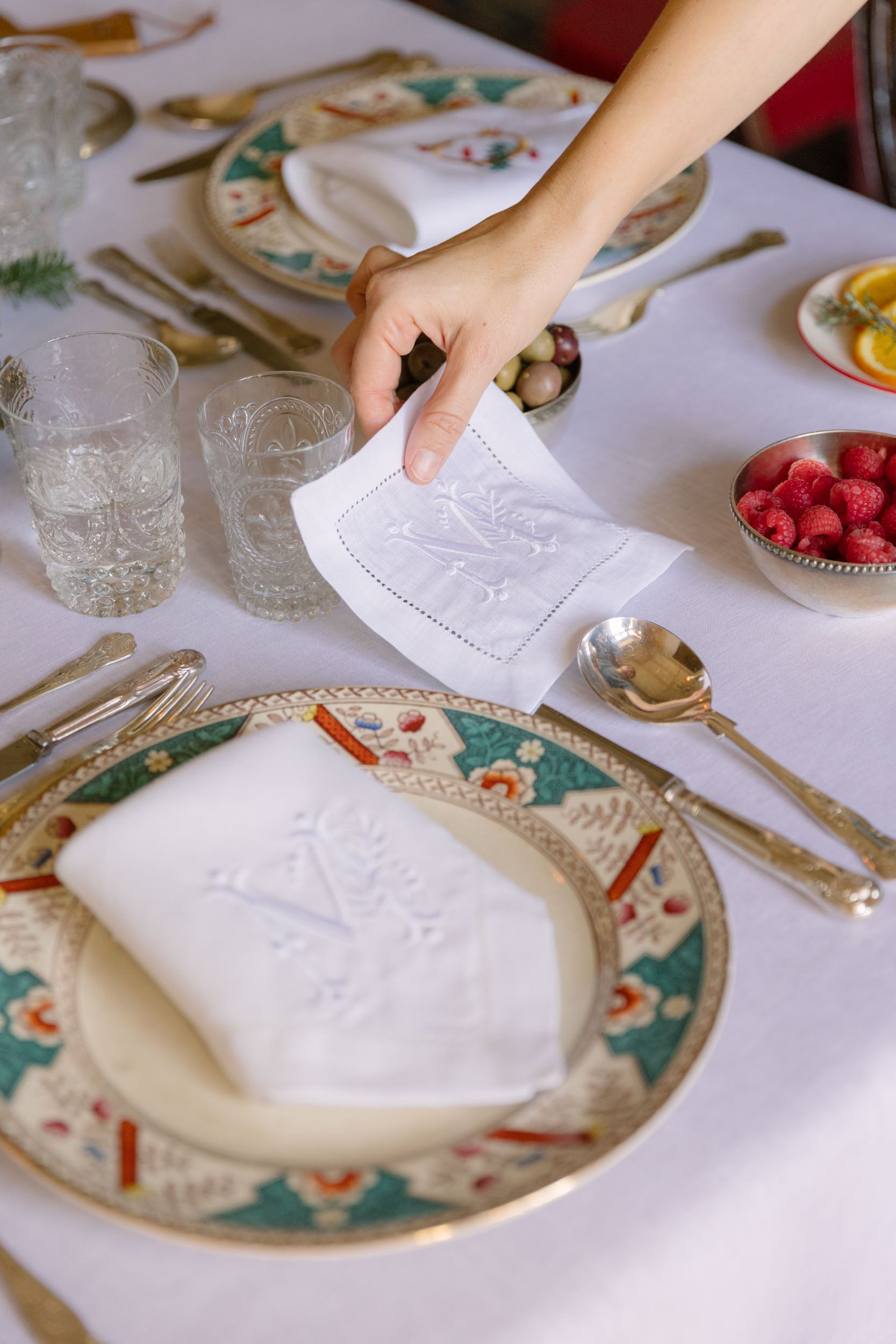 Mafra white letter embroidery napkins (Pack of 2)