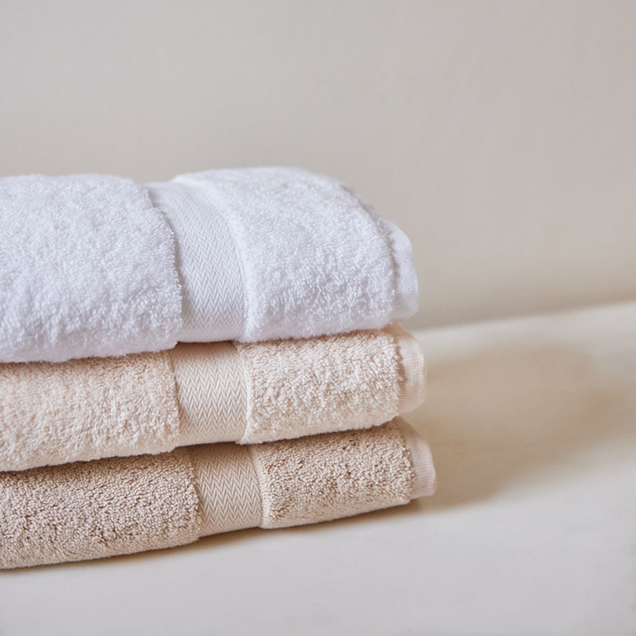 torres-novas-bath-almonda-plain-bath-towel-natural-lifestyle-4.jpg