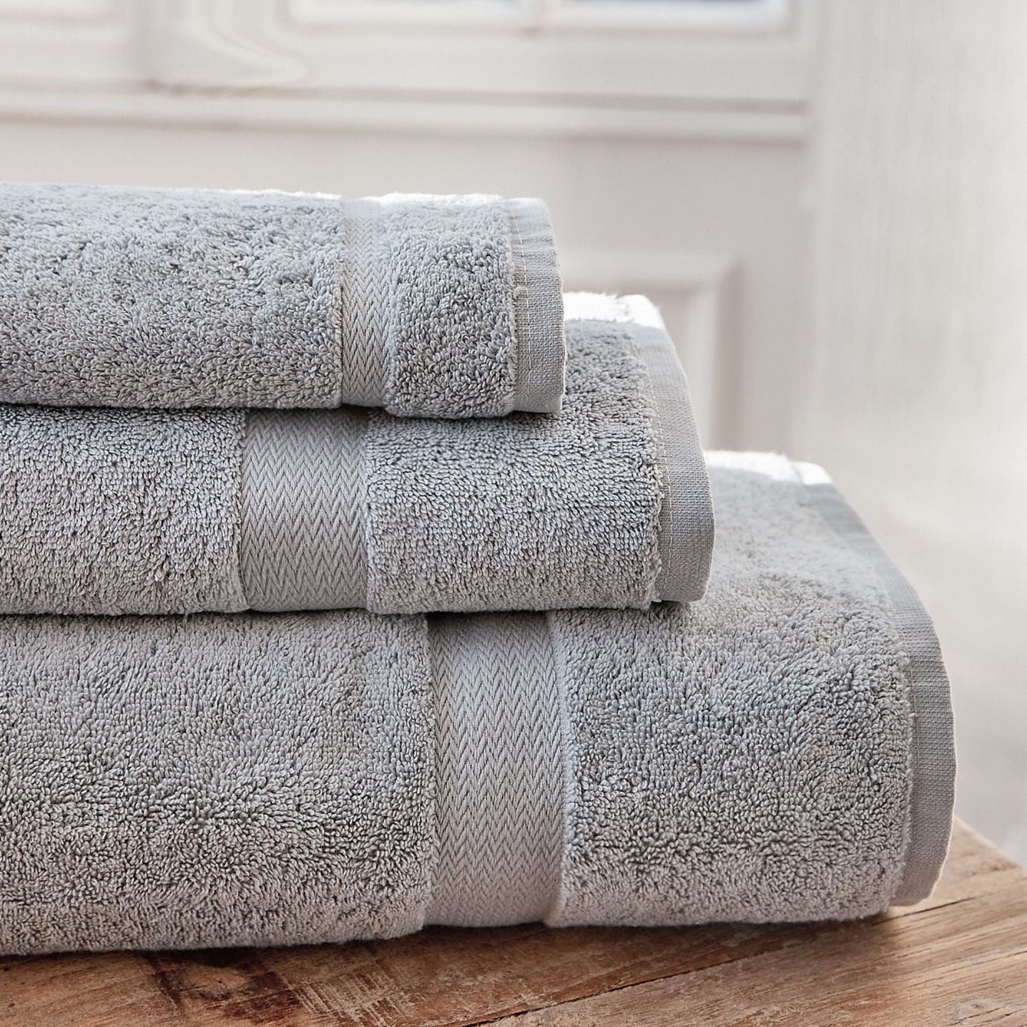 torres-novas-bath-almonda-plain-bath-towel-silver-grey-lifestyle-1.jpg