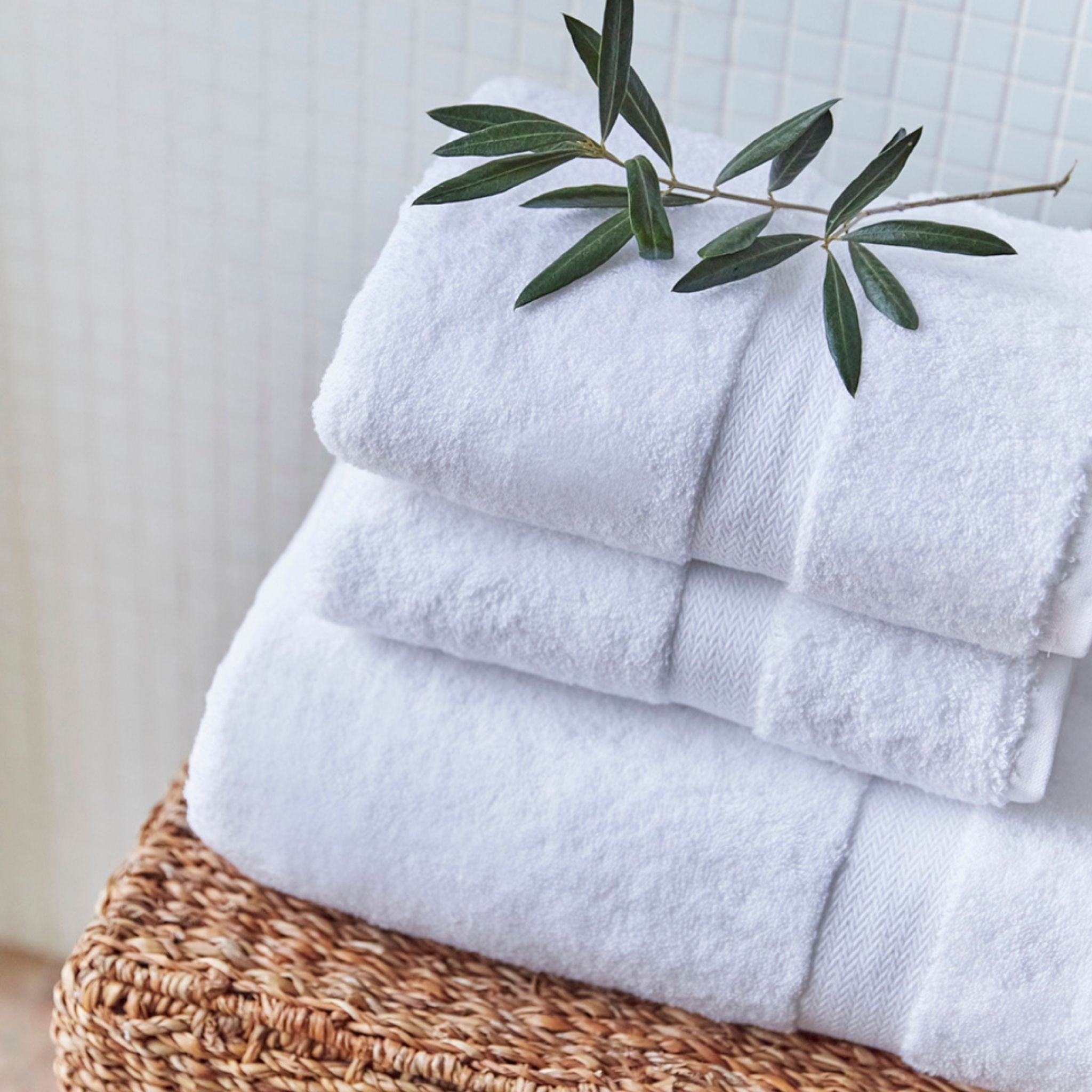 torres-novas-bath-almonda-plain-bath-towel-white-lifestyle-5.jpg
