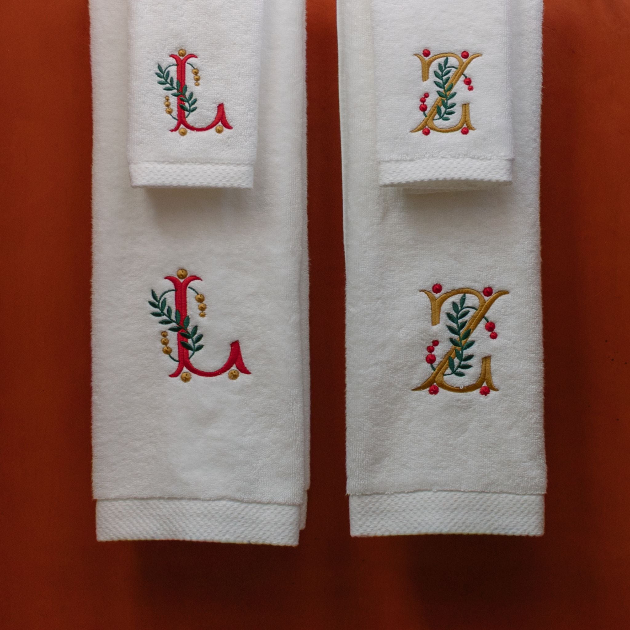 torres-novas-bath-luxus-embroidery-christmas-hand-and-face-towel-white-lifestyle-1.jpg