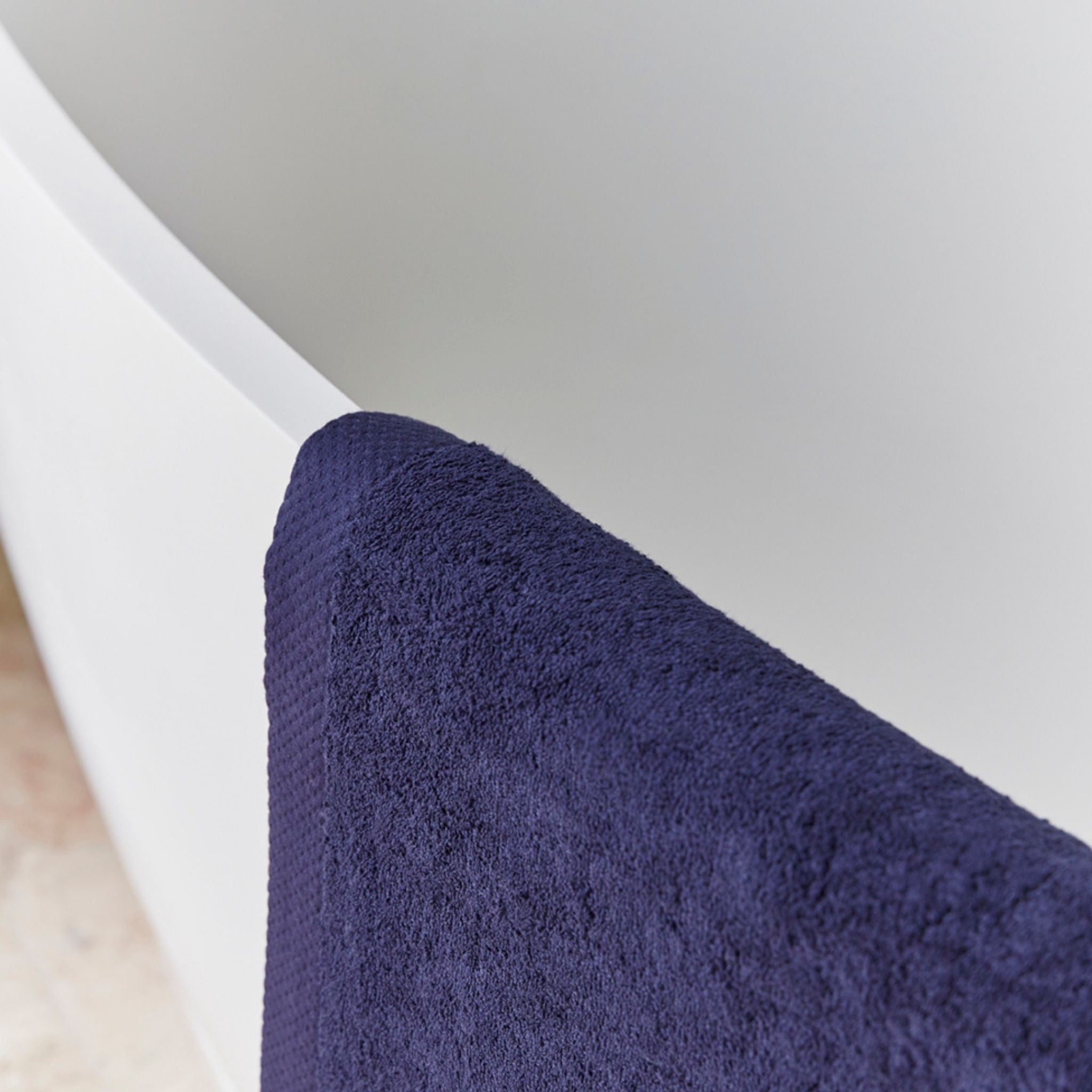 torres-novas-bath-luxus-plain-bath-towel-cobalt-blue-lifestyle-1.jpg
