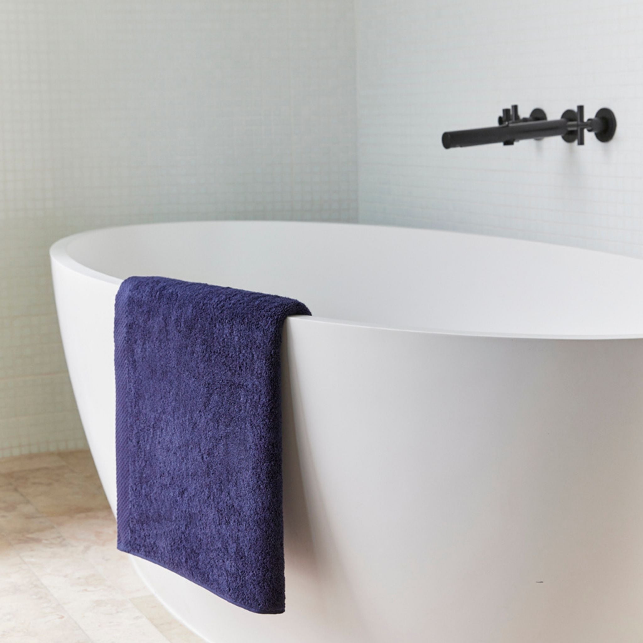 torres-novas-bath-luxus-plain-bath-towel-cobalt-blue-lifestyle-4.jpg