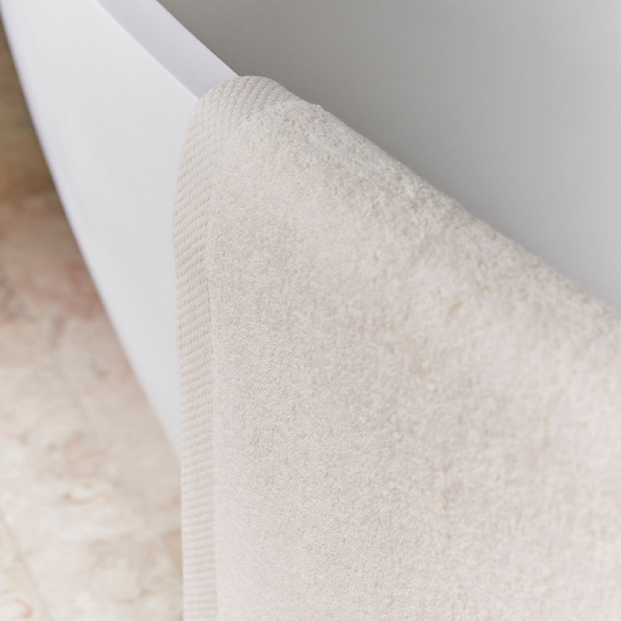 torres-novas-bath-luxus-plain-bath-towel-natural-lifestyle-4.jpg