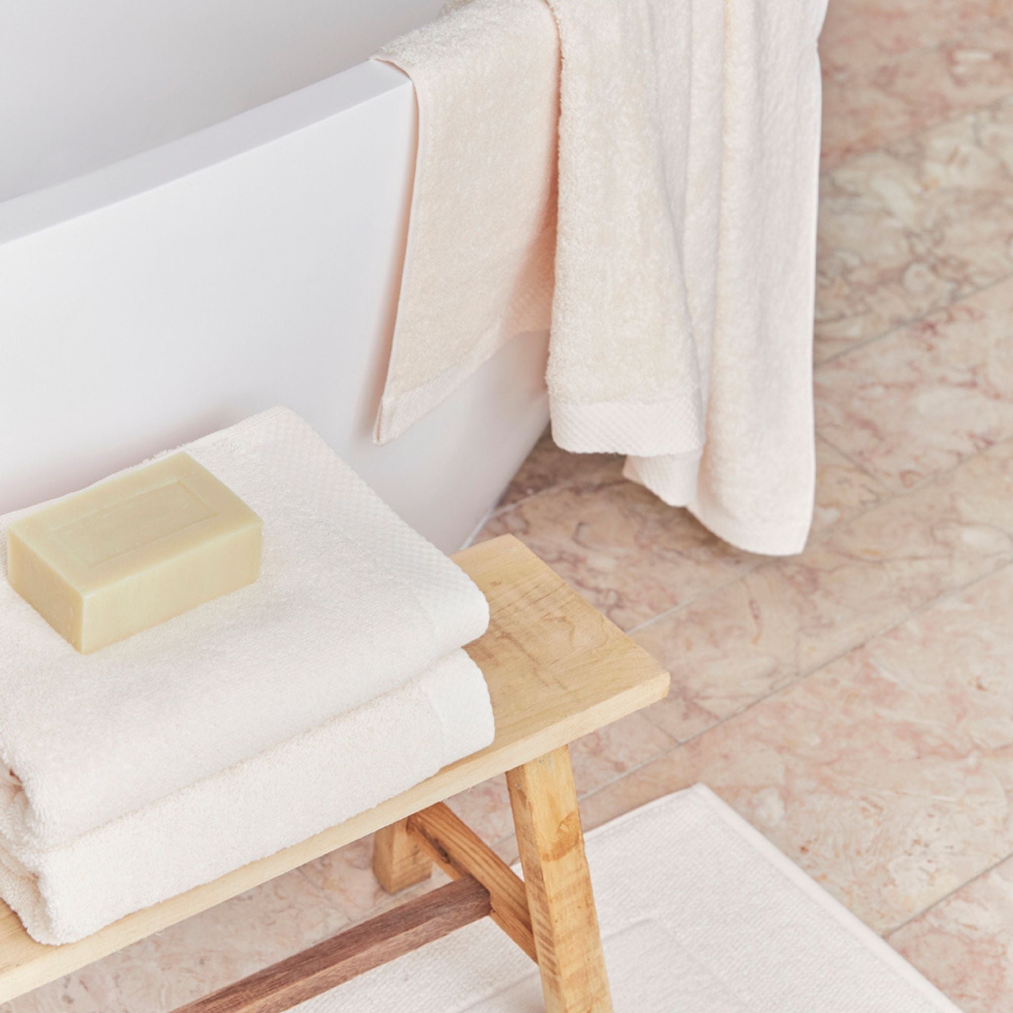 torres-novas-bath-luxus-plain-bath-towel-natural-lifestyle-6.jpg