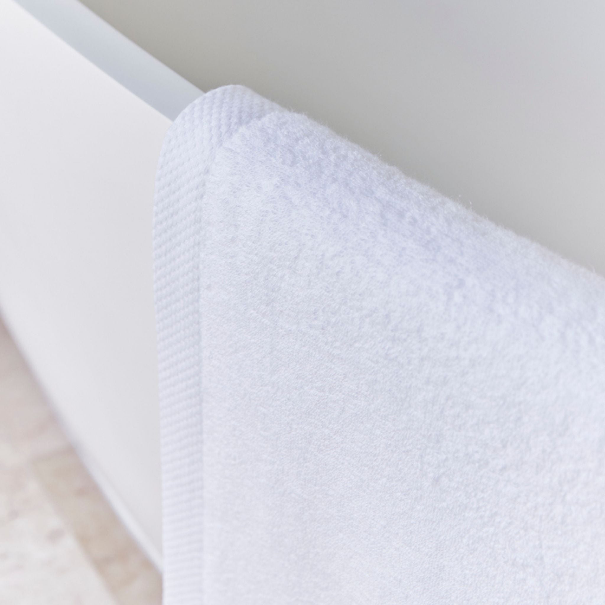 torres-novas-bath-luxus-plain-bath-towel-white-lifestyle-7.jpg