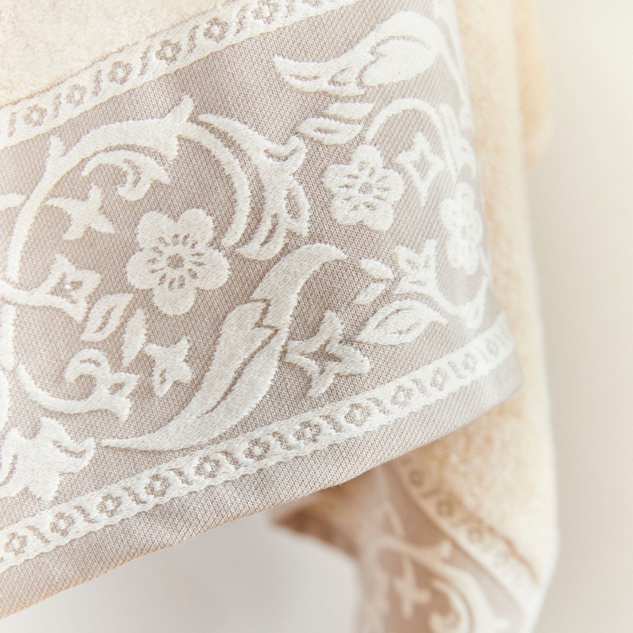 torres-novas-bath-royale-jacquard-bath-towel-beige-lifestyle-2.jpg