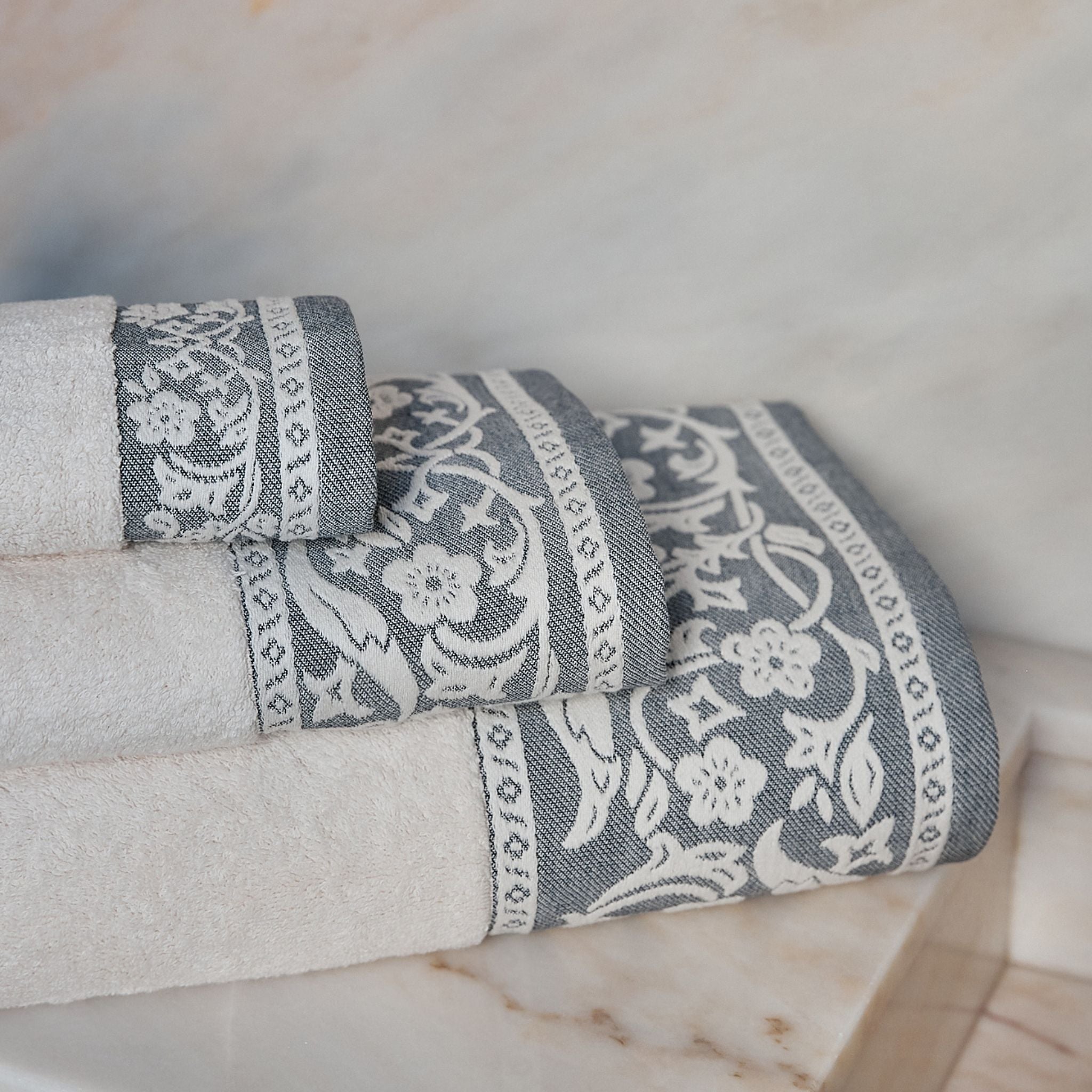 torres-novas-bath-royale-jacquard-bath-towel-blue-lifestyle-6.jpg