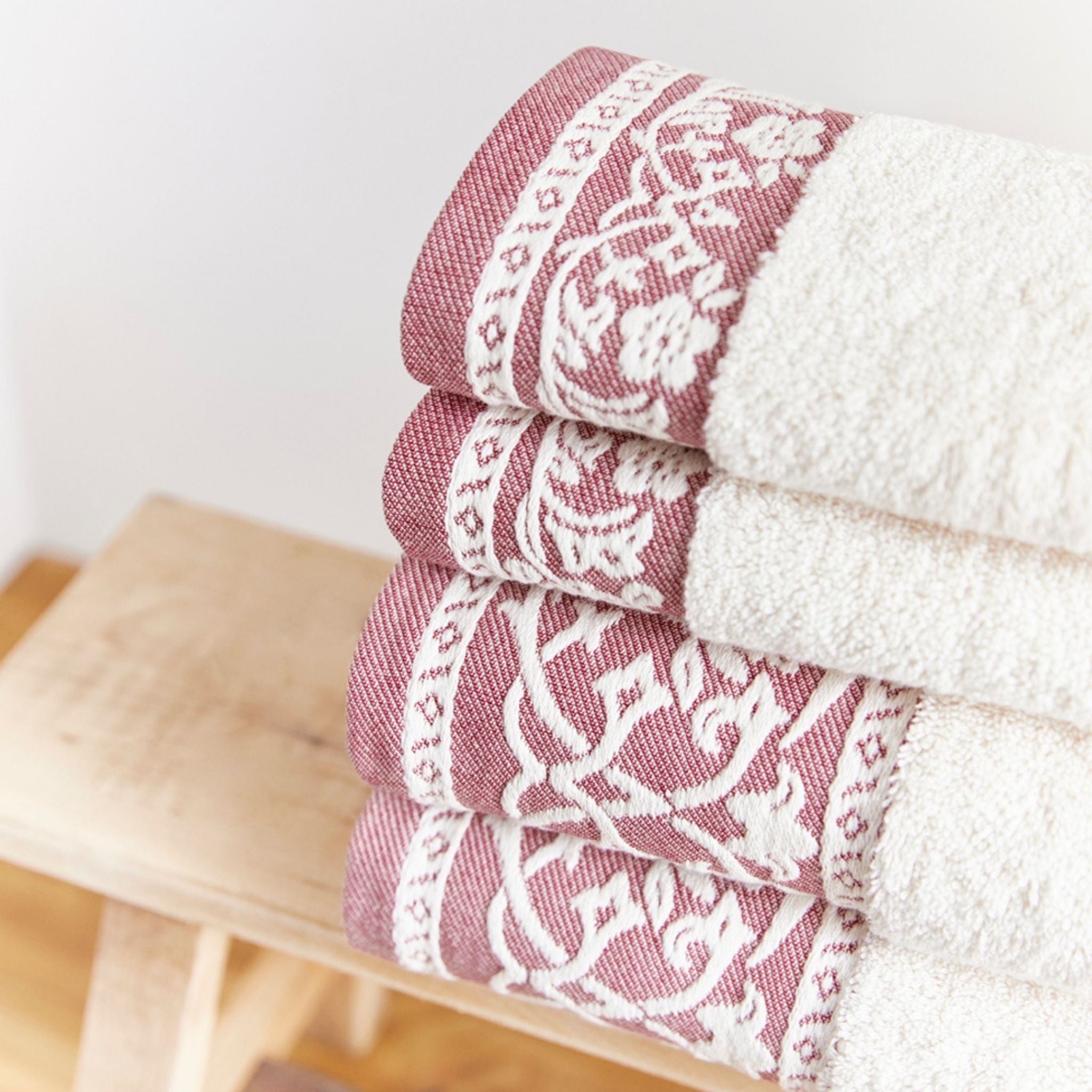 torres-novas-bath-royale-jacquard-bath-towel-bordeaux-lifestyle-1.jpg