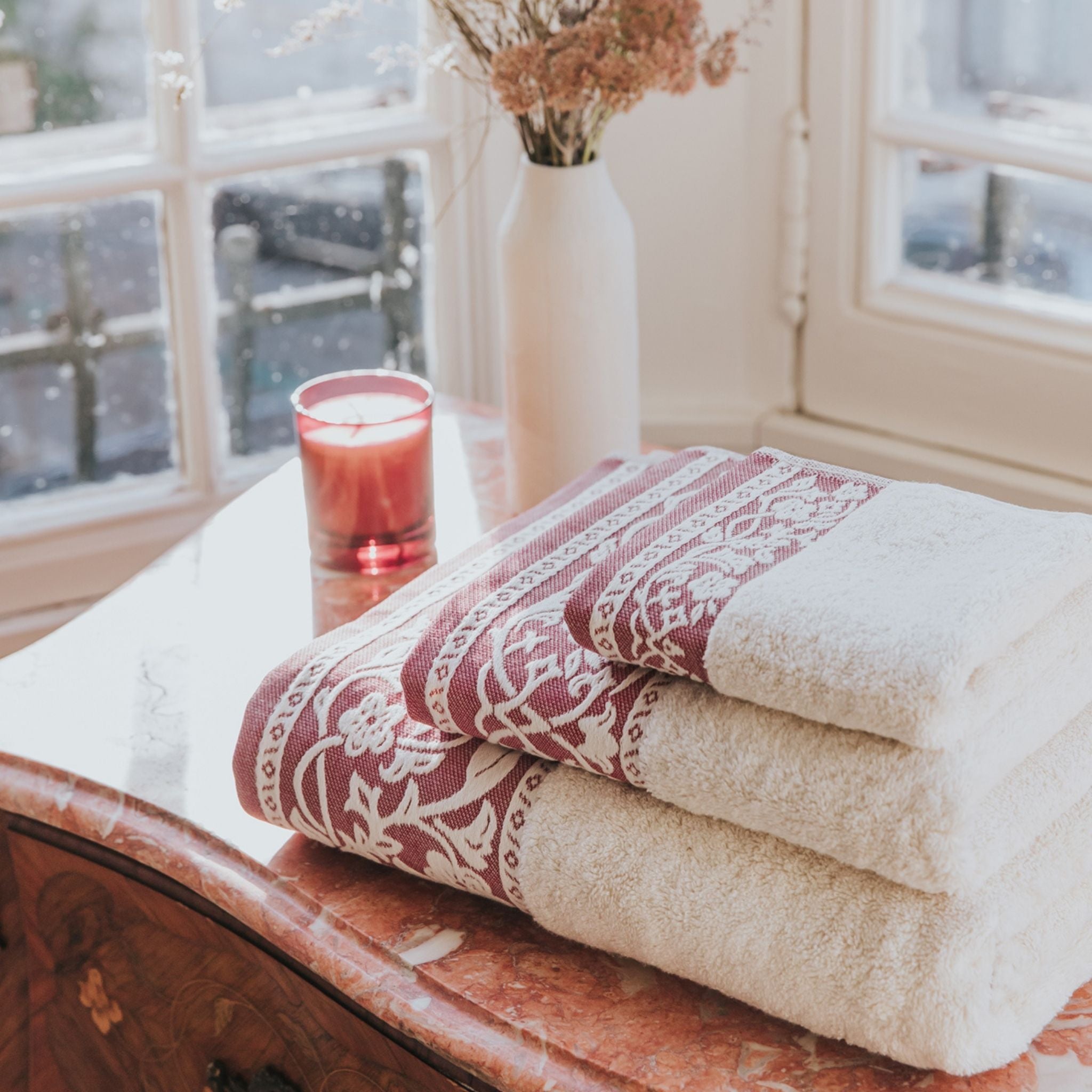 torres-novas-bath-royale-jacquard-bath-towel-bordeaux-lifestyle-7.jpg