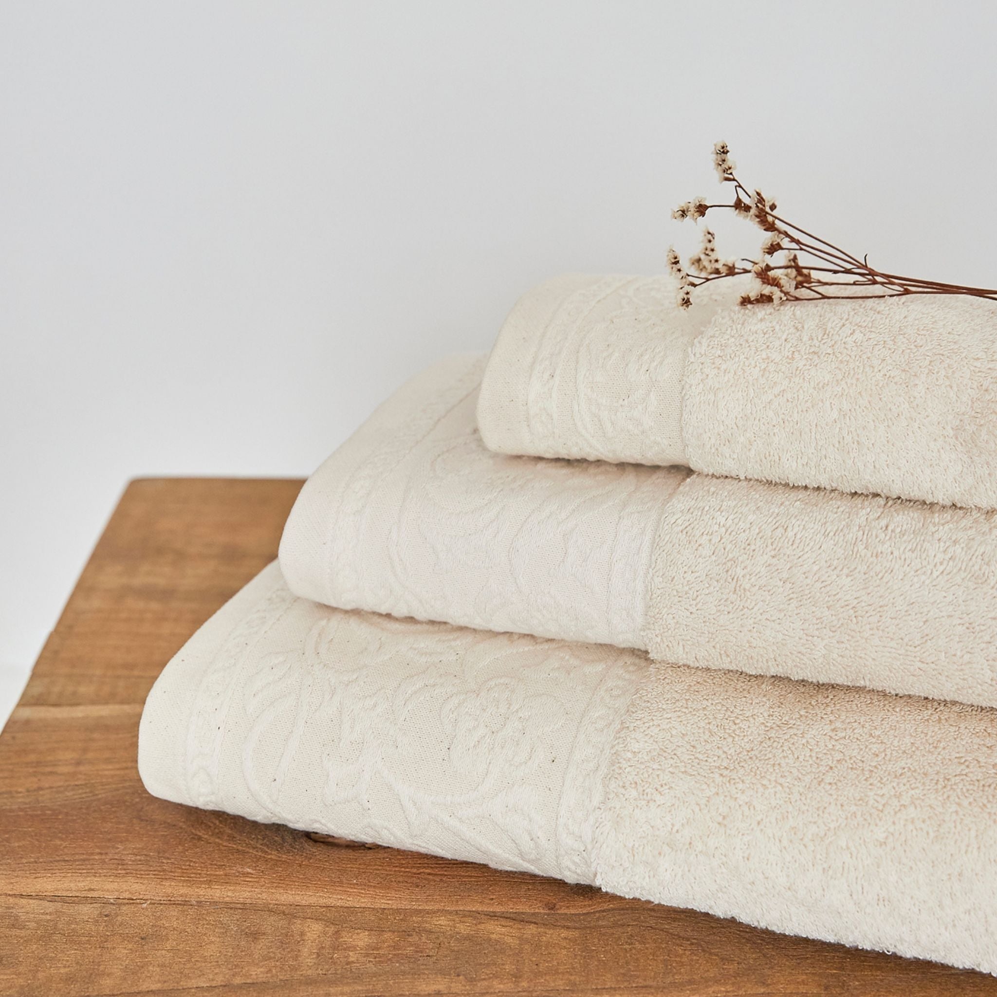 torres-novas-bath-royale-jacquard-bath-towel-natural-lifestyle-2.jpg