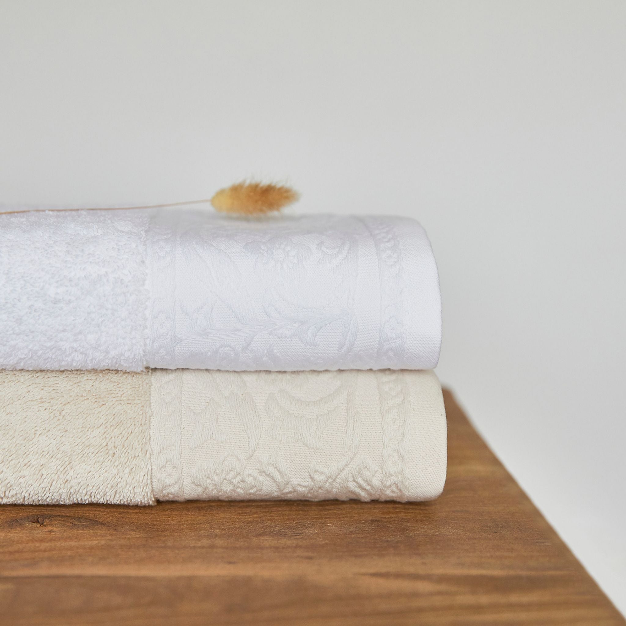 torres-novas-bath-royale-jacquard-bath-towel-natural-lifestyle-3.jpg