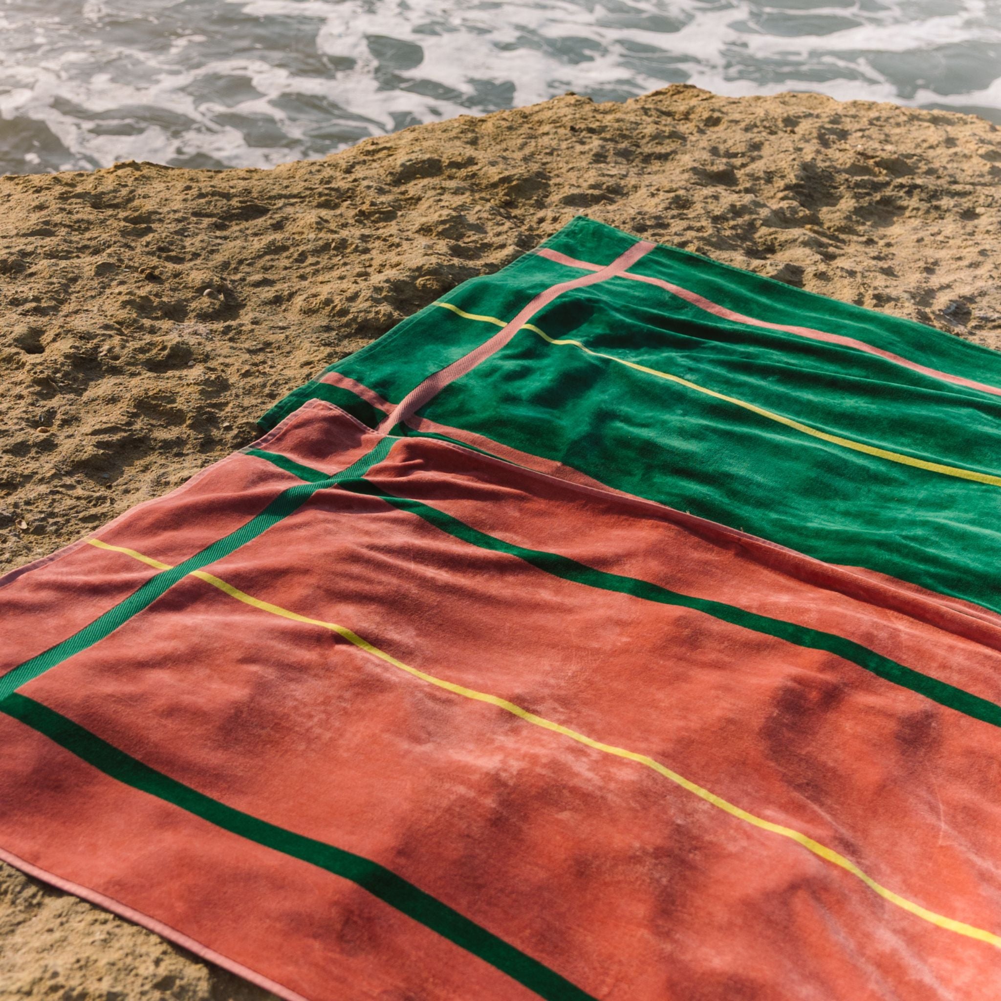 torres-novas-beach-alvor-plain-with-stripes-towel-multiple-colours-lifestyle-15.jpg