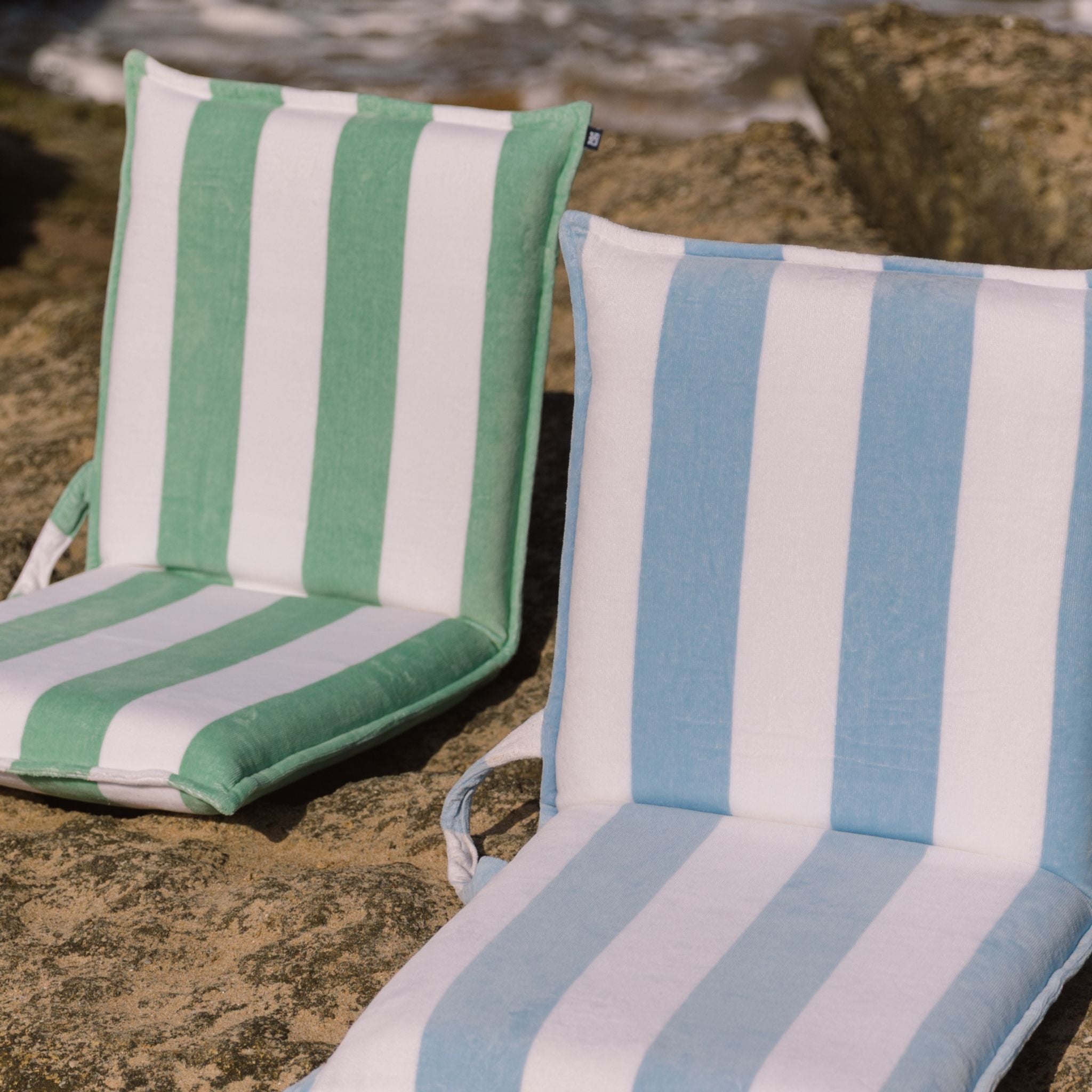 torres-novas-beach-gibalta-vertical-stripes-beach-chair-multiple-colours-lifestyle-3.jpg