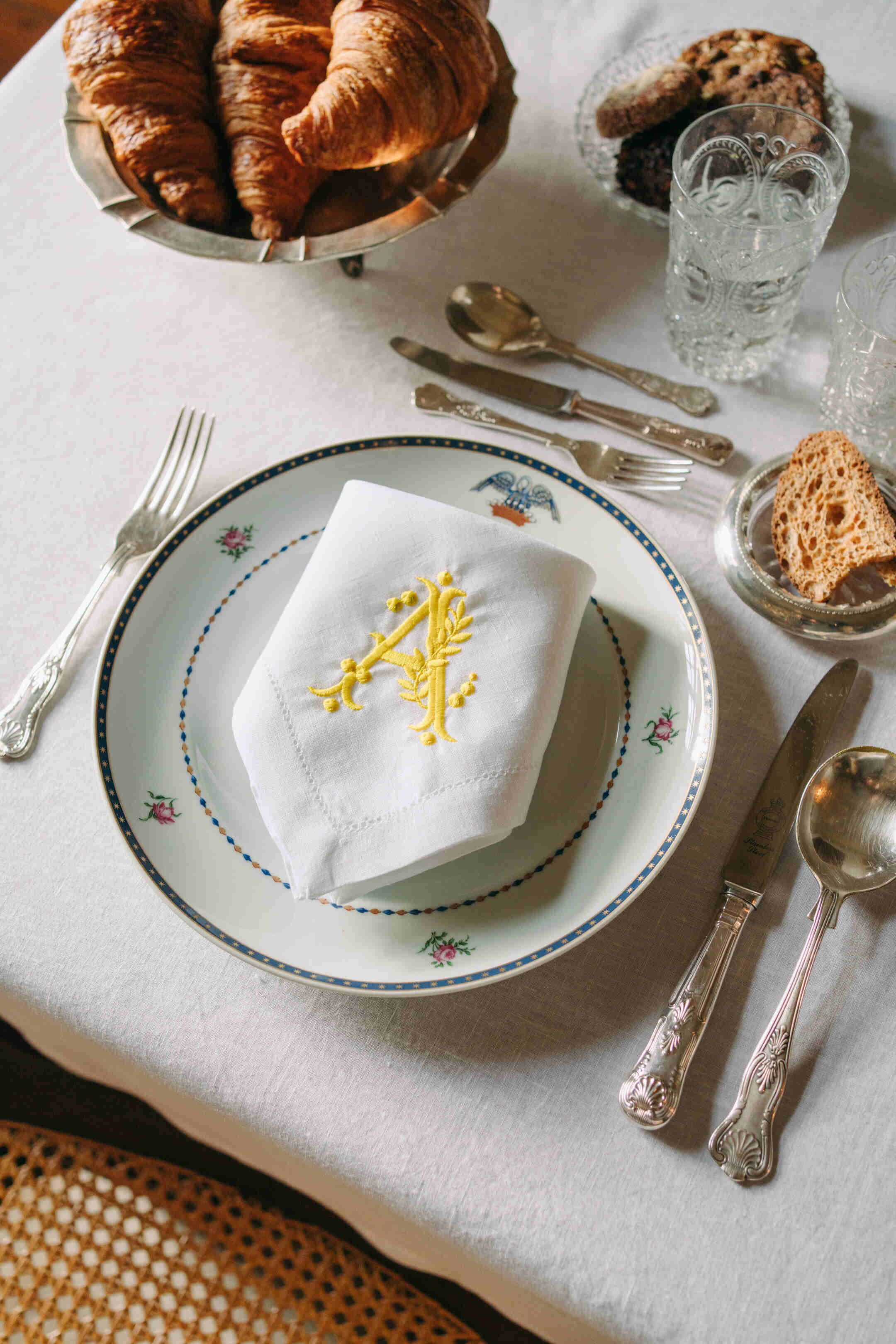 torres-novas-mafra-table-linen-product-embroidery-letter-yellow-web.jpg