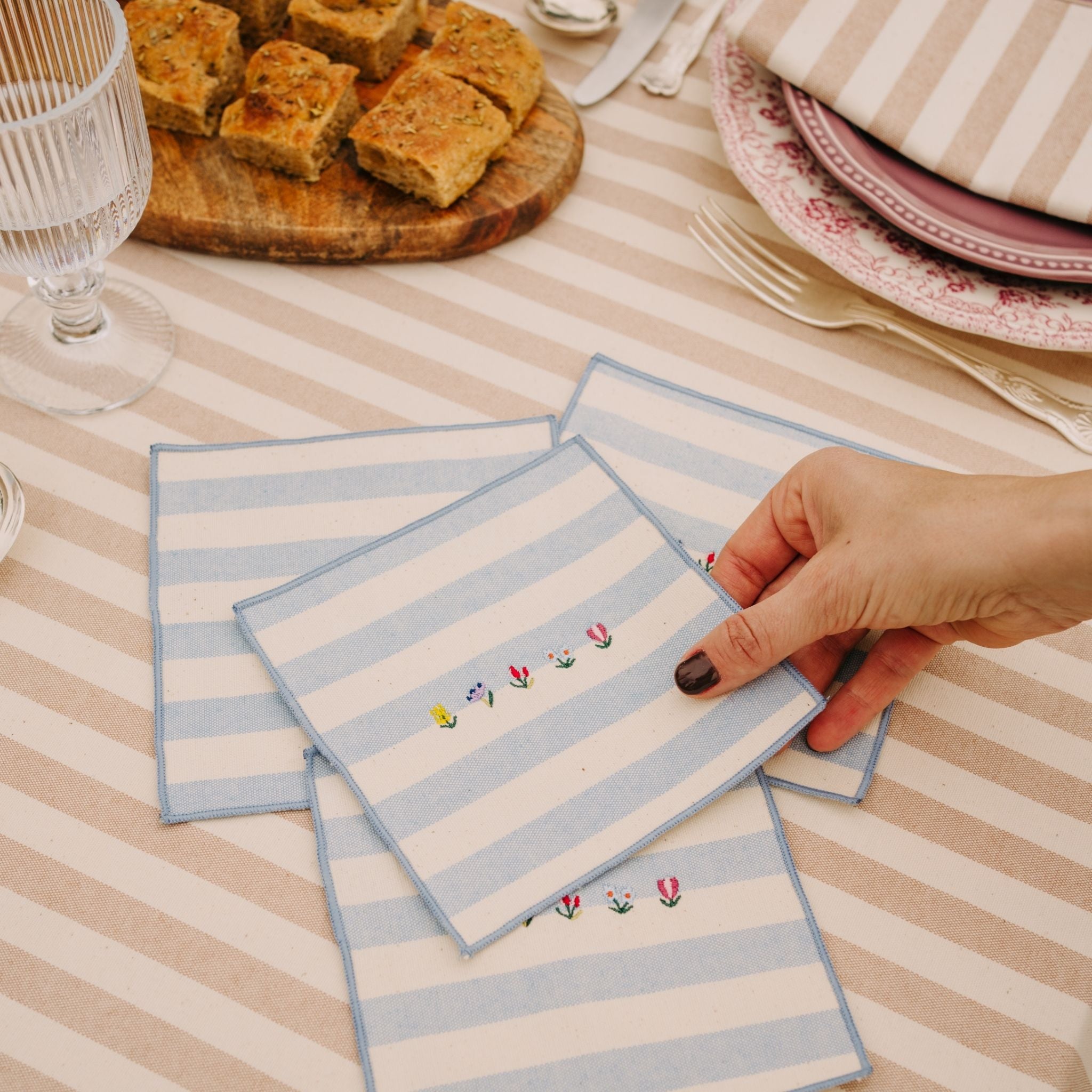 Barra napkin with flower embroidery