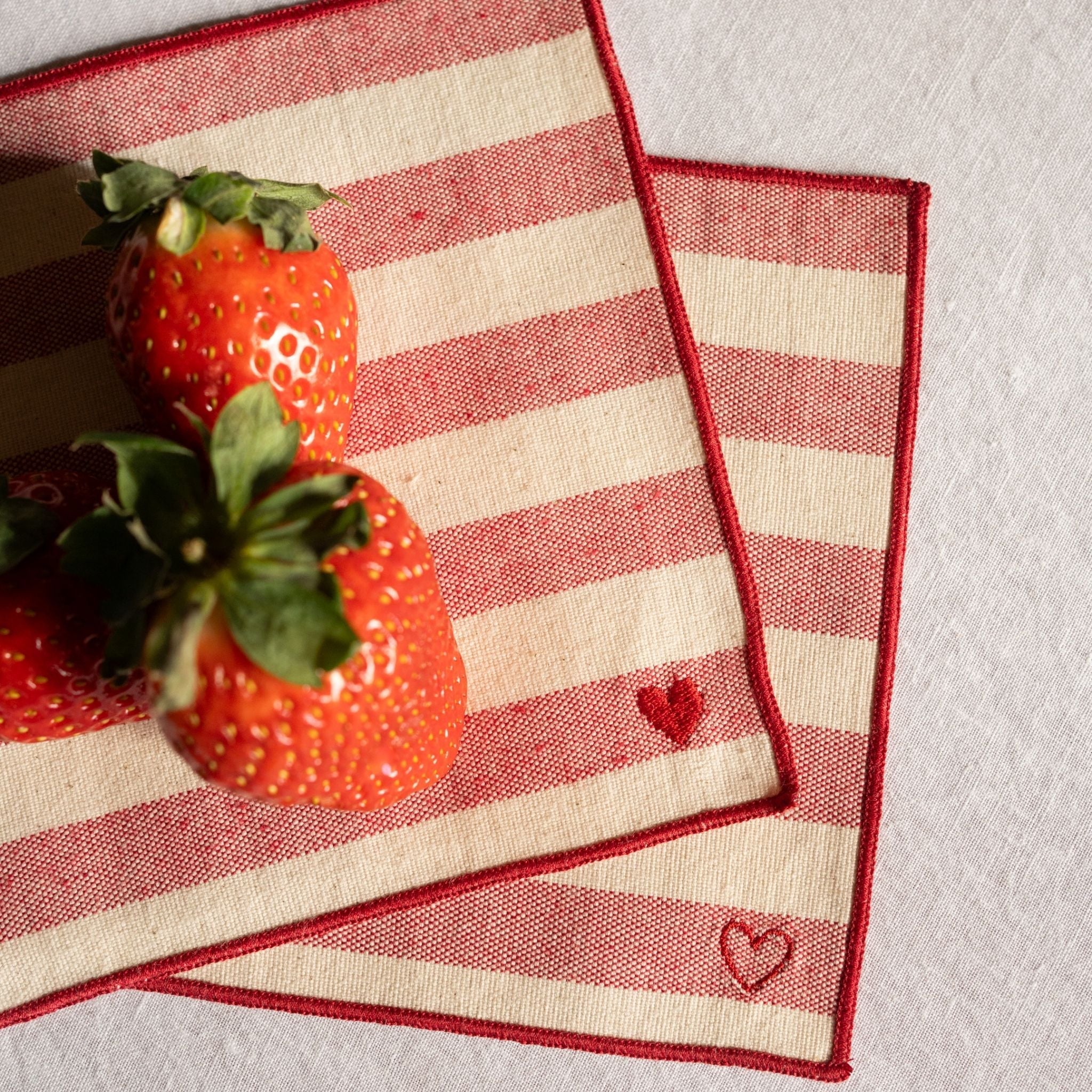 Barra Napkins with heart embroidery