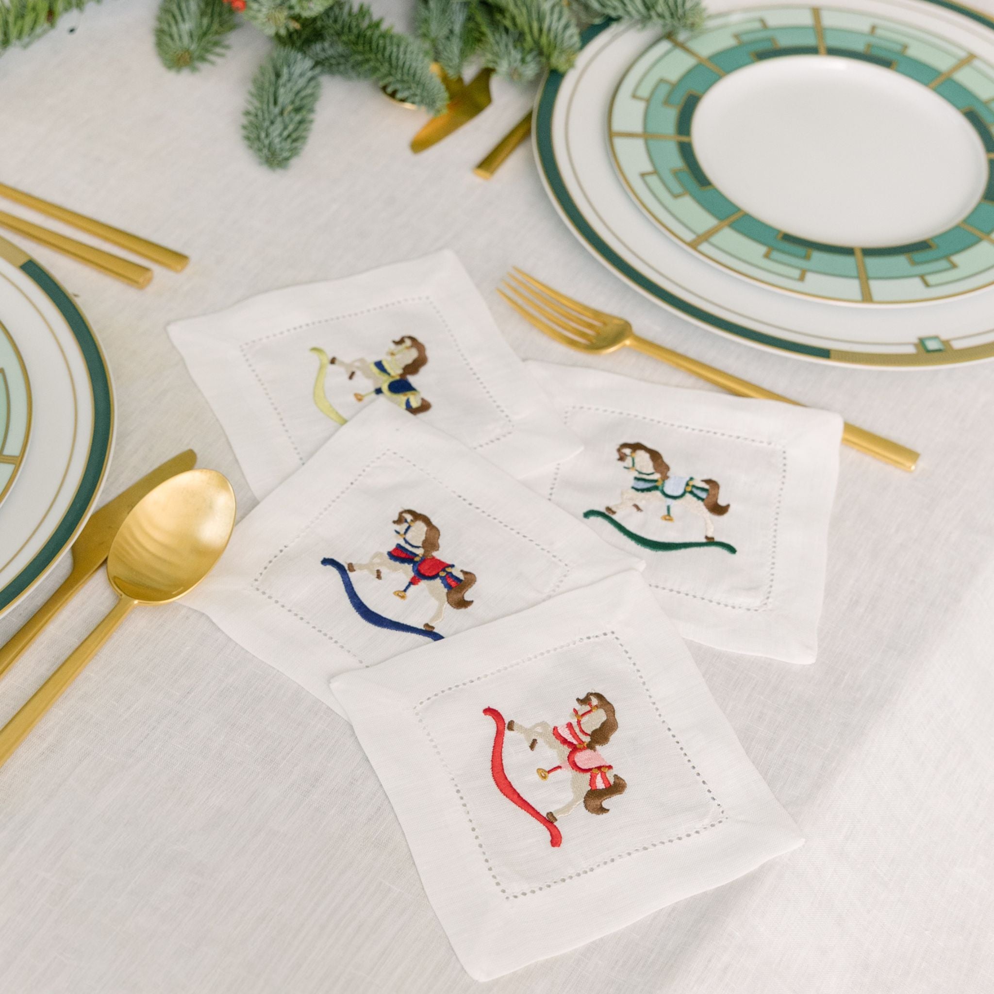 torres-novas-table-mafra-embroidery-christmas-cocktail-napkin-white-lifestyle-33.jpg