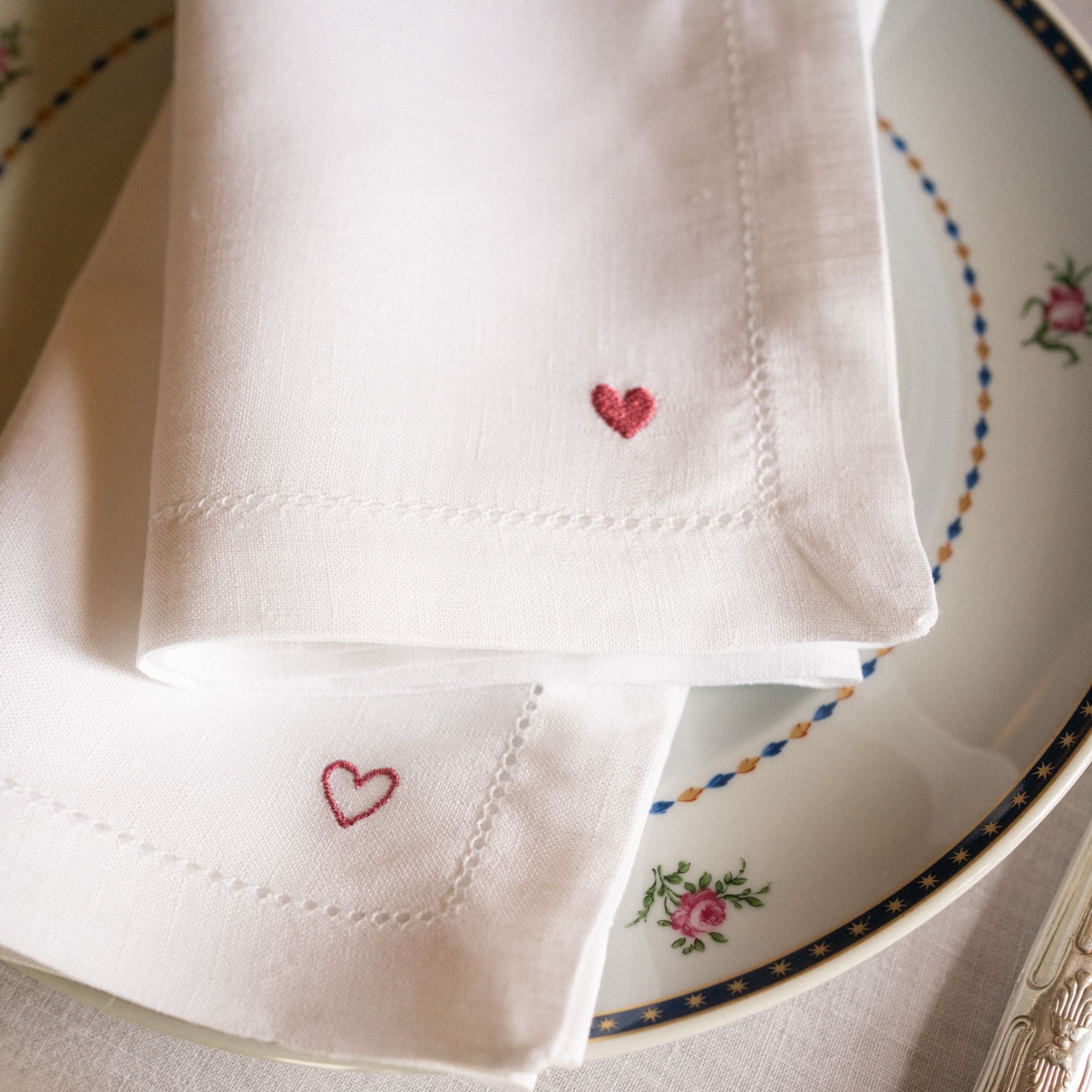 Guardanapos Mafra com bordados de coração