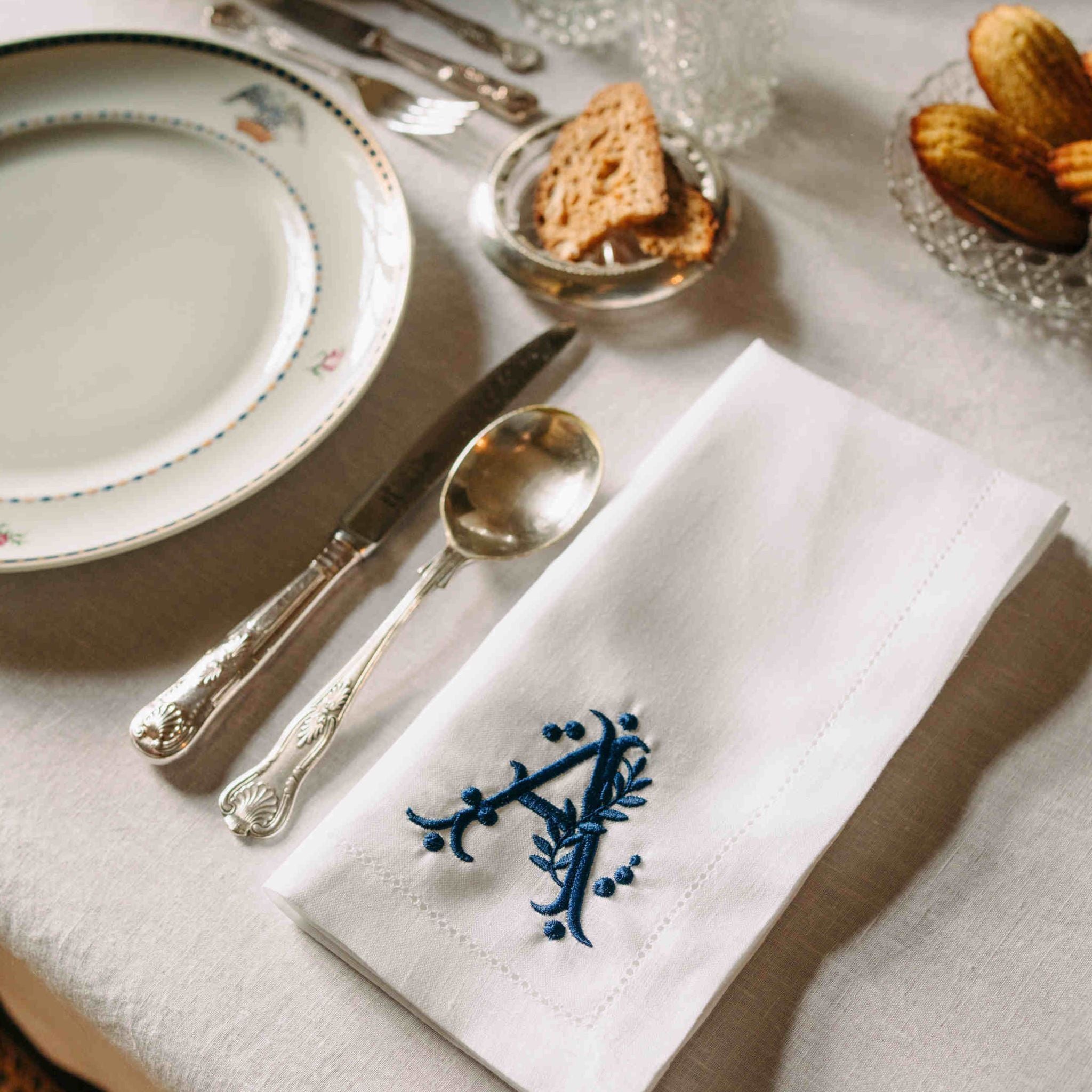 Mafra letter embroidery napkins (Pack of 2)