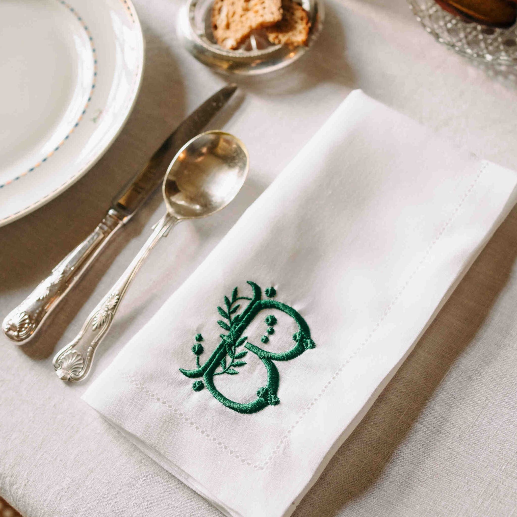 Mafra letter embroidery napkins (Pack of 2)