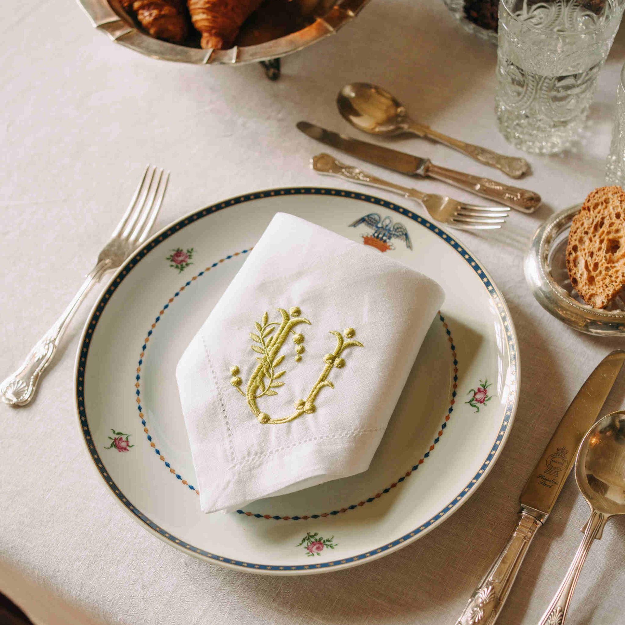 Mafra letter embroidery napkins (Pack of 2)