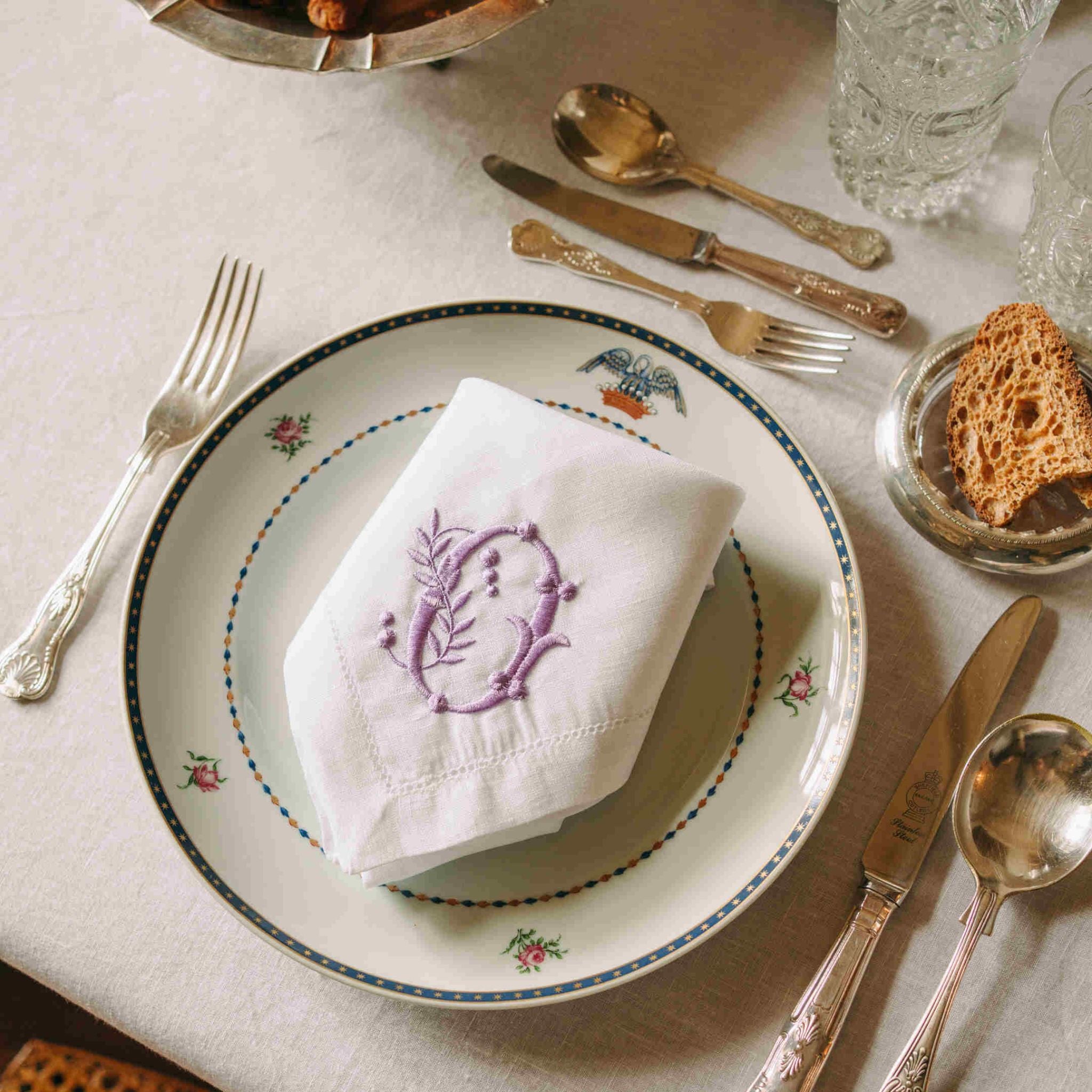 Mafra letter embroidery napkins (Pack of 2)