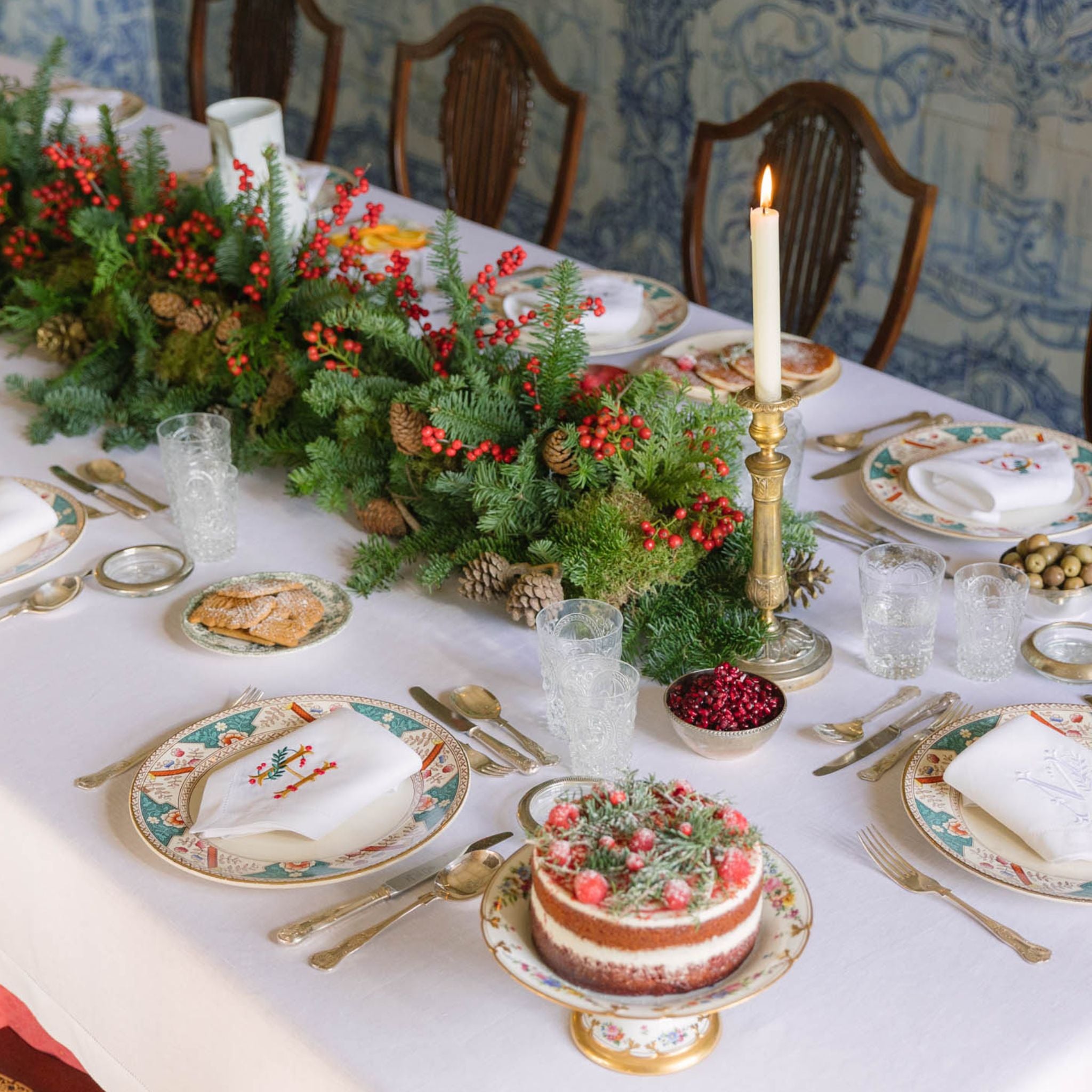 Mafra cocktail napkins with embroidered Christmas letters (Set of 4)