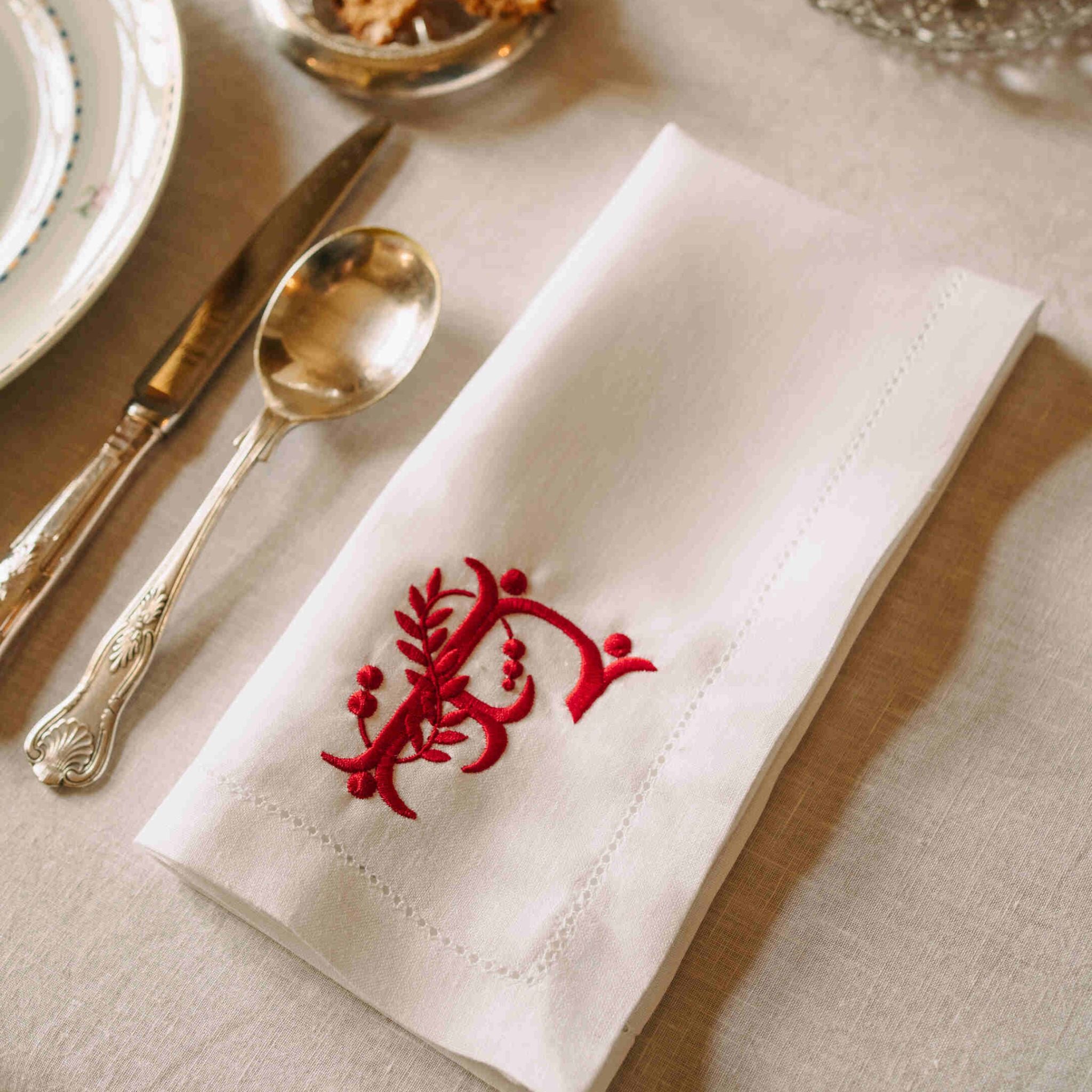 Mafra letter embroidery napkins (Pack of 2)