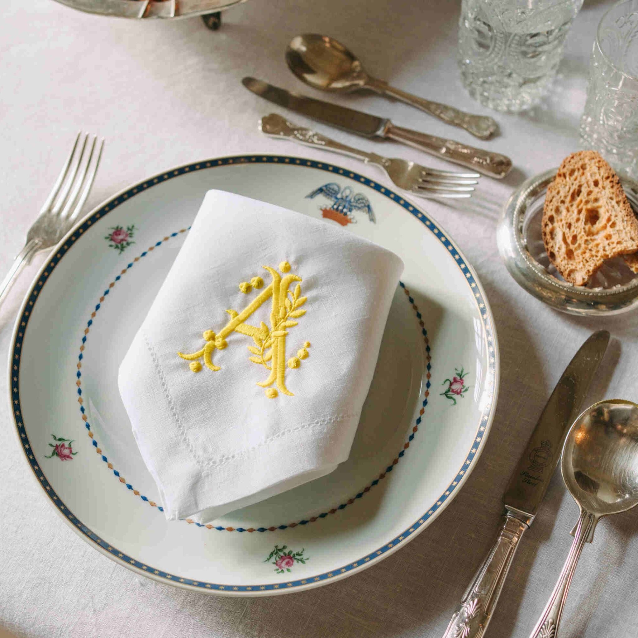 Mafra letter embroidery napkins (Pack of 2)