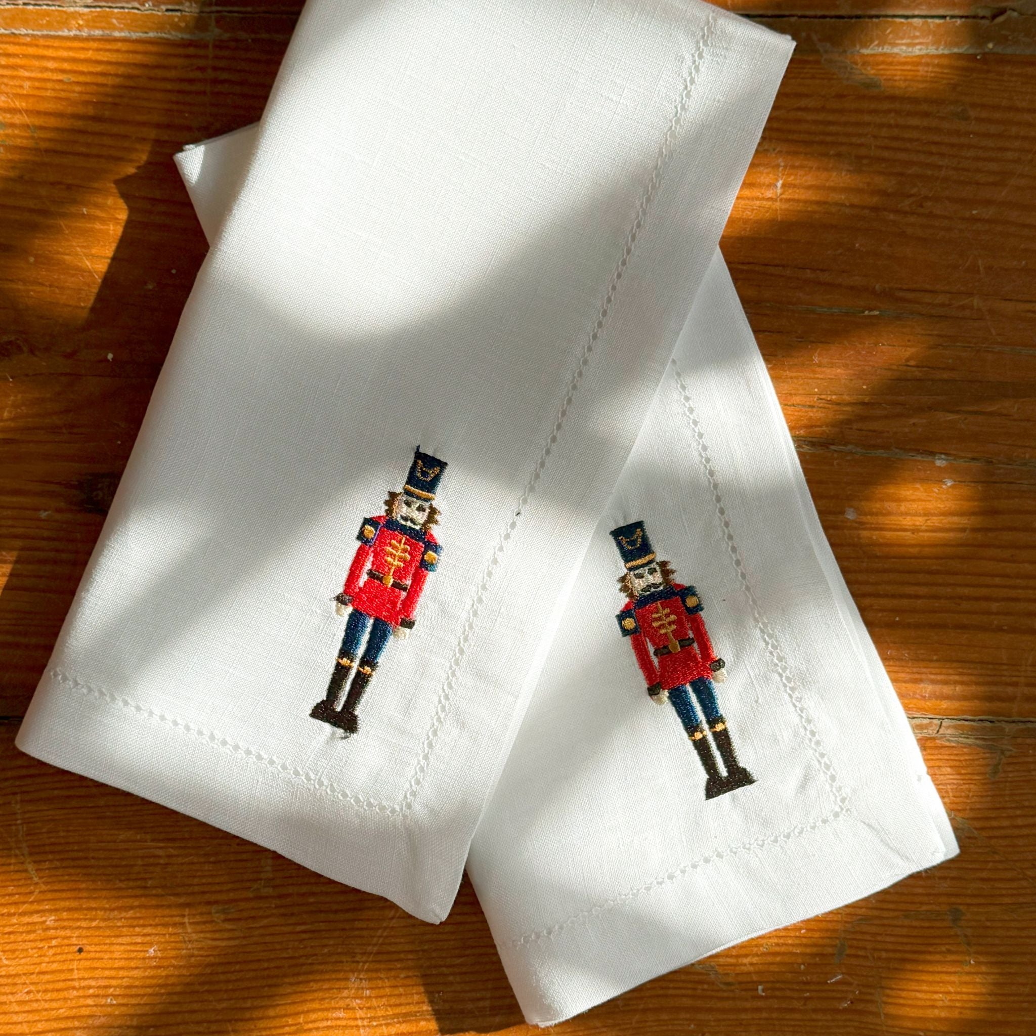 torres-novas-table-mafra-embroidery-xmas-napkin-red-nutcracker-lifestyle-12_d84c9fd7-f6fe-4bc4-ac0b-0c21eb9a738f.jpg