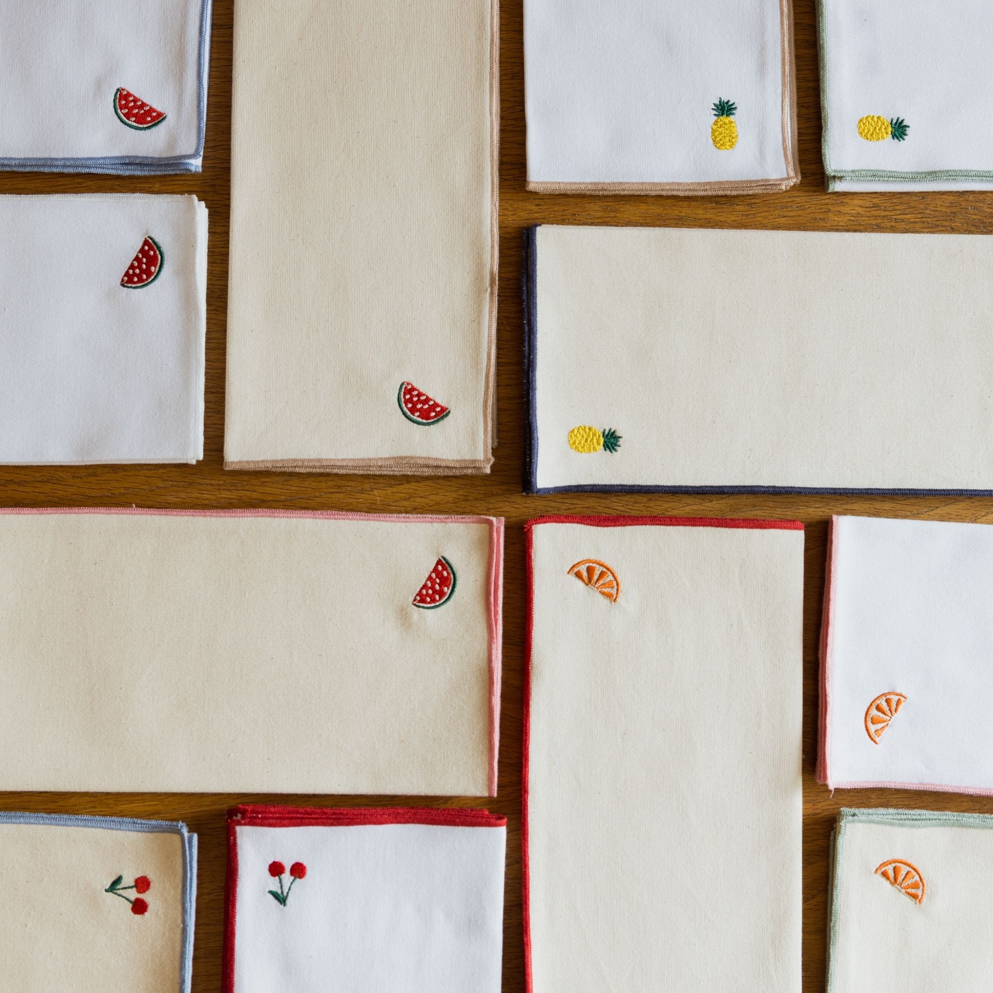 Nazaré ecru cotton table linen with embroidered fruits - Torres Novas