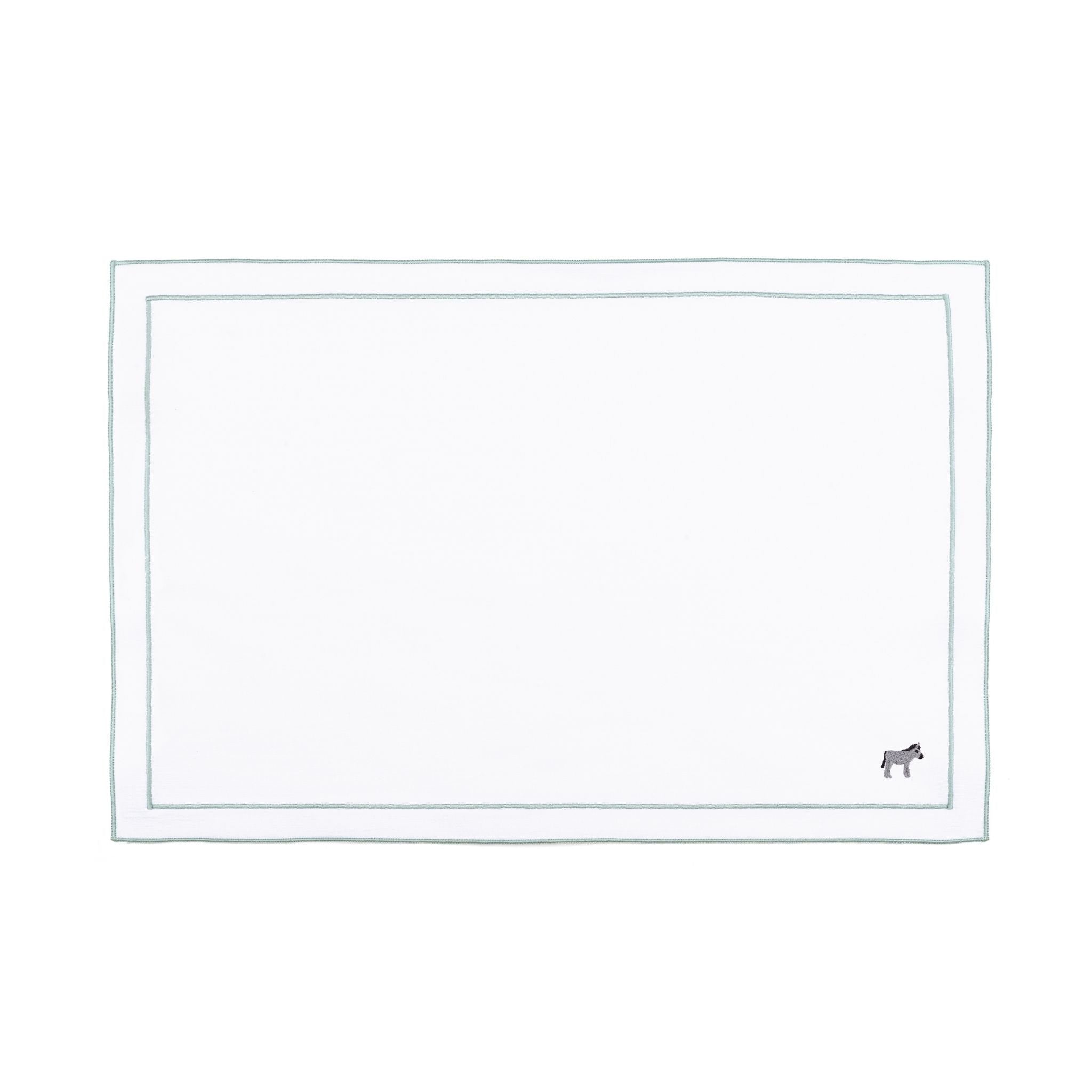 Nazaré white cotton table linen with embroidered farm animals