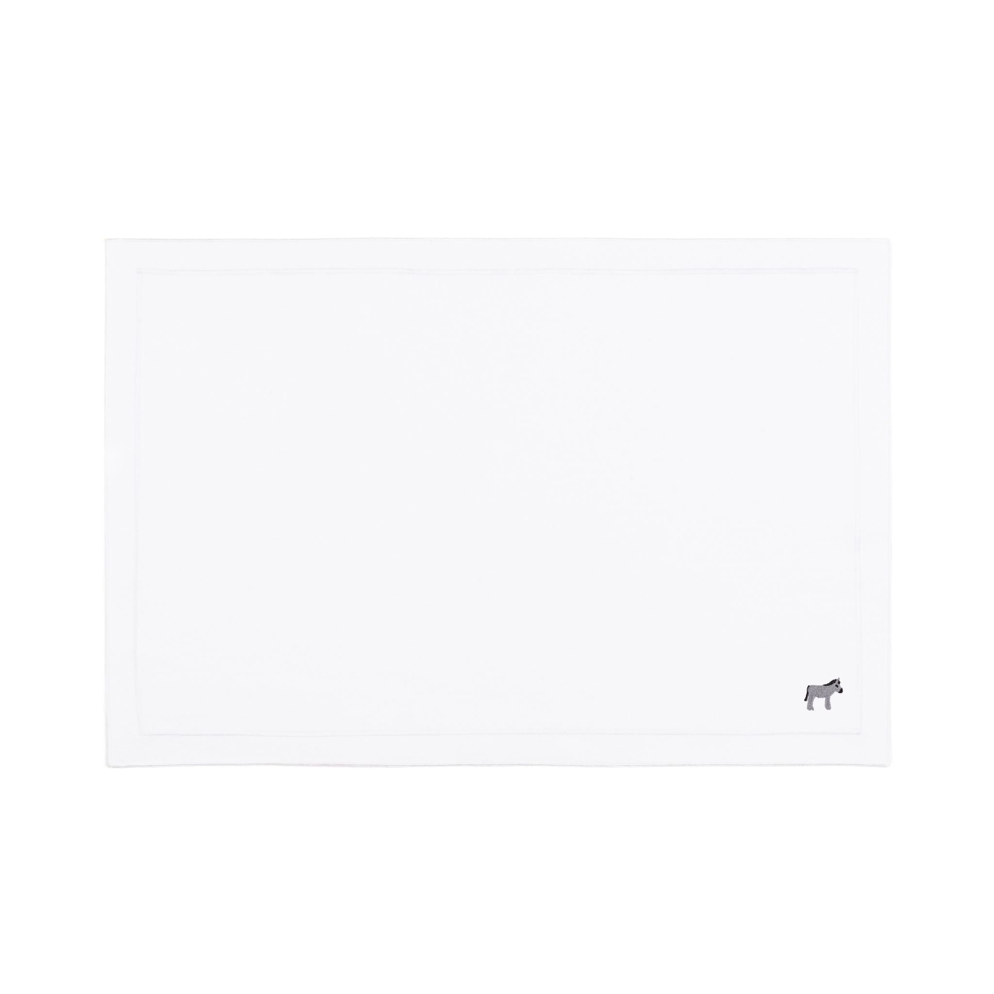 Nazaré white cotton table linen with embroidered farm animals