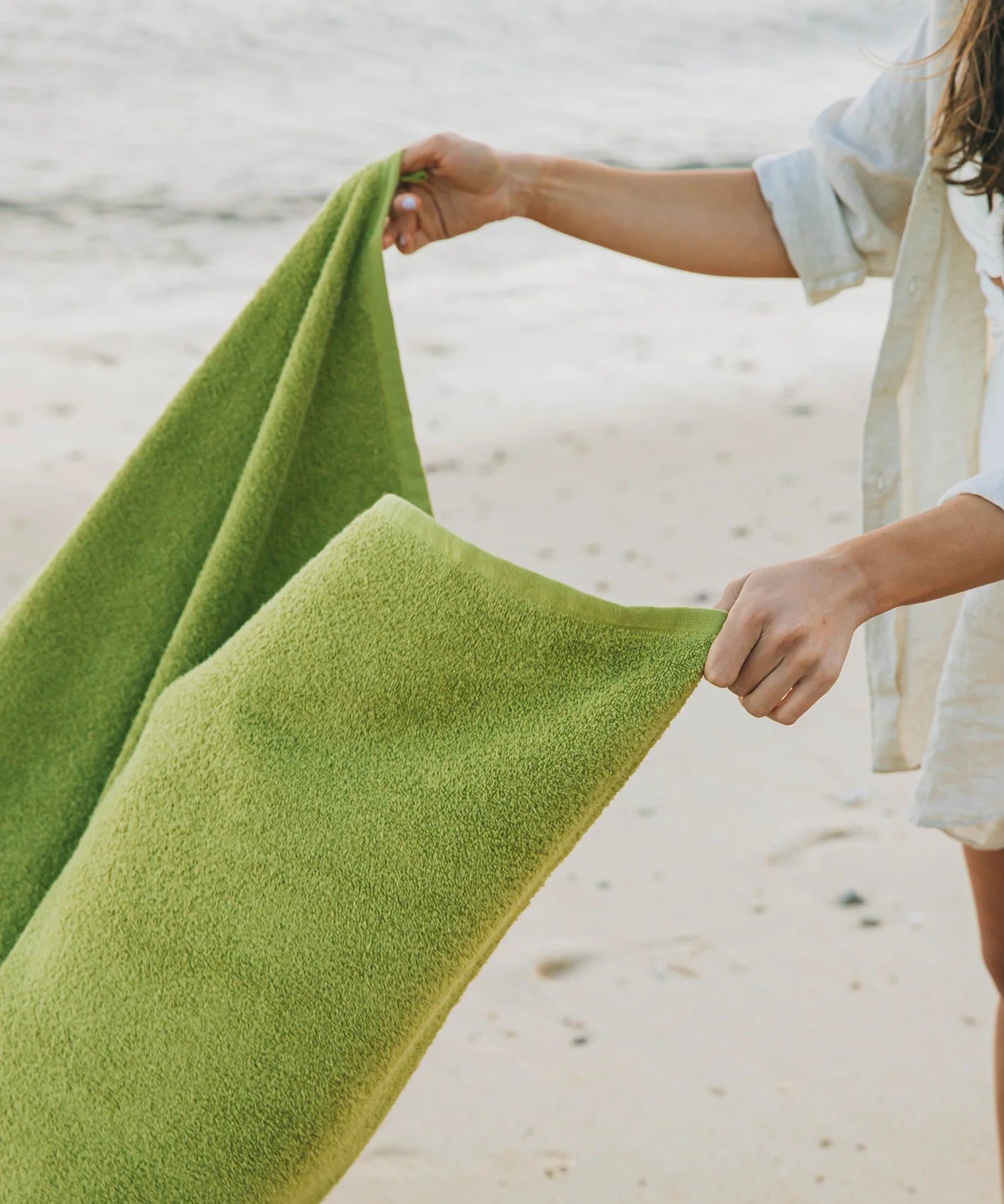 Olive drab Mar Tranquilo beach towel - Torres Novas